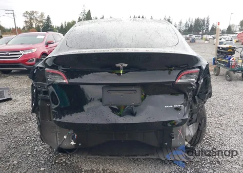 2023 Tesla Model Y Awd/Long Range Dual Motor All-Wheel Drive z USA, uszkodzony, nr VIN 7SAYGAEE3PF865147